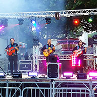 DJ TRIANGLE à Genolhac avec groupe Flamenco Gipsy Gitano Family.